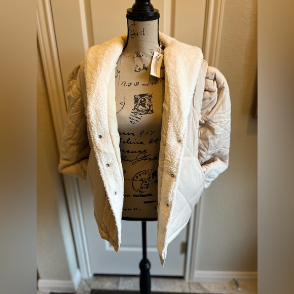 🌈NWT Blank NYC  Womens Faux Fur Trim Quilted Puffer Jacket Medium retail $148 - Picture 3 of 13